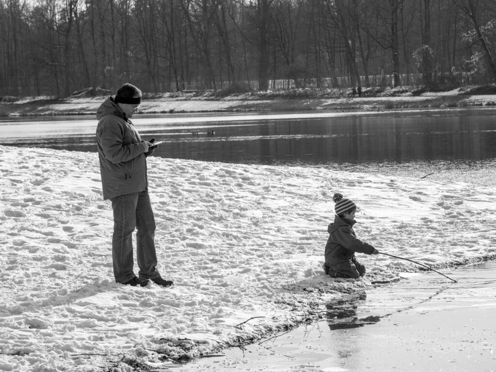 Is-your-smartphone-more-important-than-your-kids