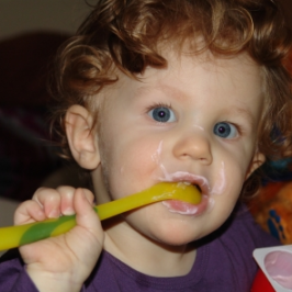 baby-w-spoon